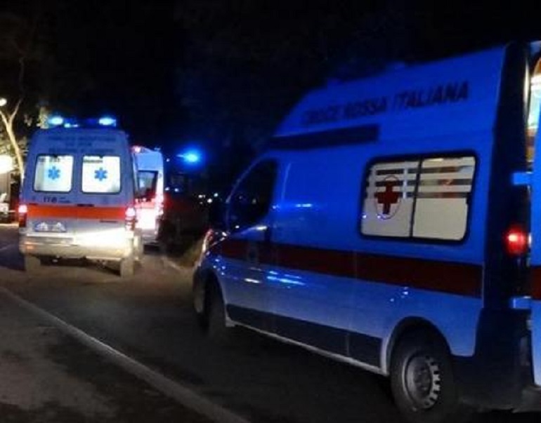 Piacenza, auto sbanda e finisce nel fossato: muoiono nonno e nipotina di otto anni (foto d'archivio Ansa)