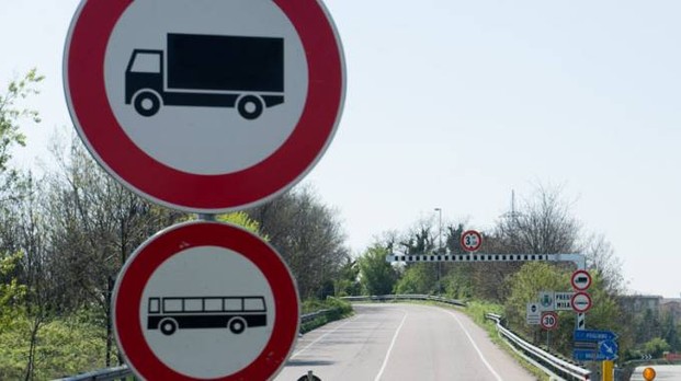 Ponte Quisa chiuso a bus e camion: è il secondo in Lombardia