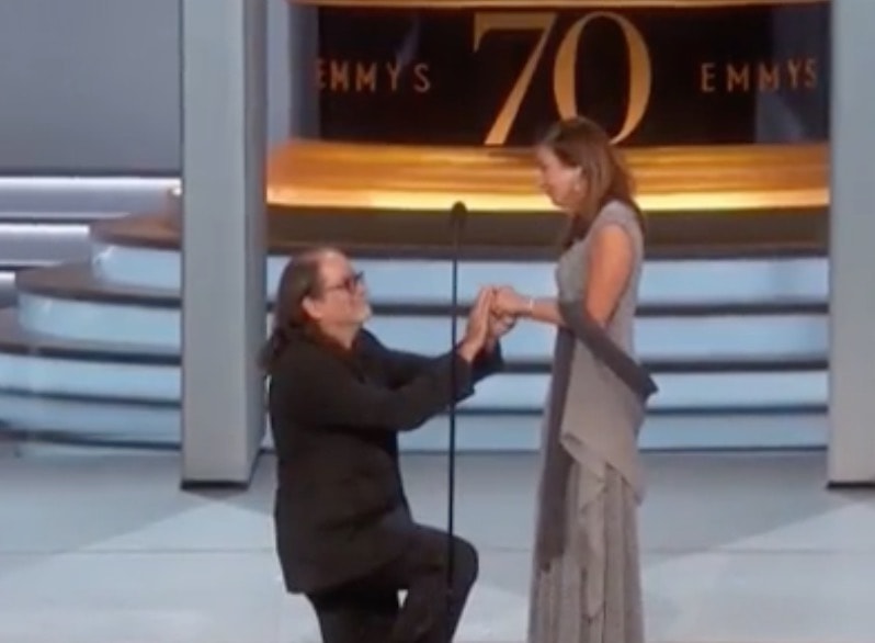 Emmy Awards, Game of Thrones miglior serie drammatica. E il regista Glenn Weiss chiede alla fidanzata di sposarlo VIDEO