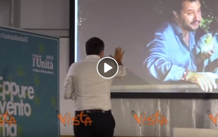 Matteo Renzi mostra la foto di Matteo Salvini in discoteca VIDEO