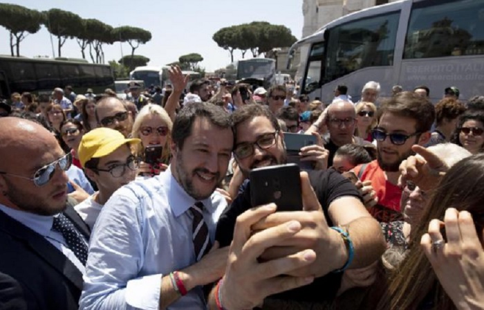 Clandestini tunisini espulsi...in Italia! Pacchia continua, per i fanfaroni