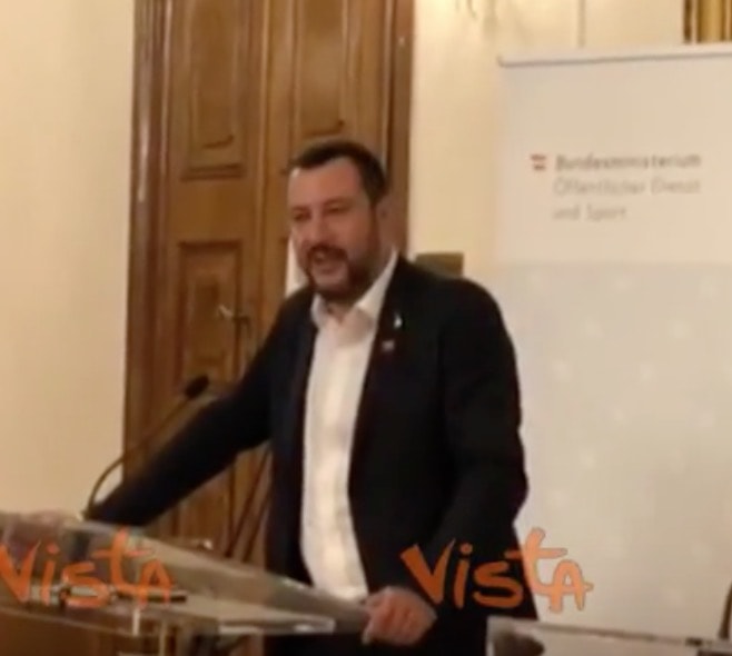 Migranti, Salvini difende Orban: "Presto noi al governo della Ue"