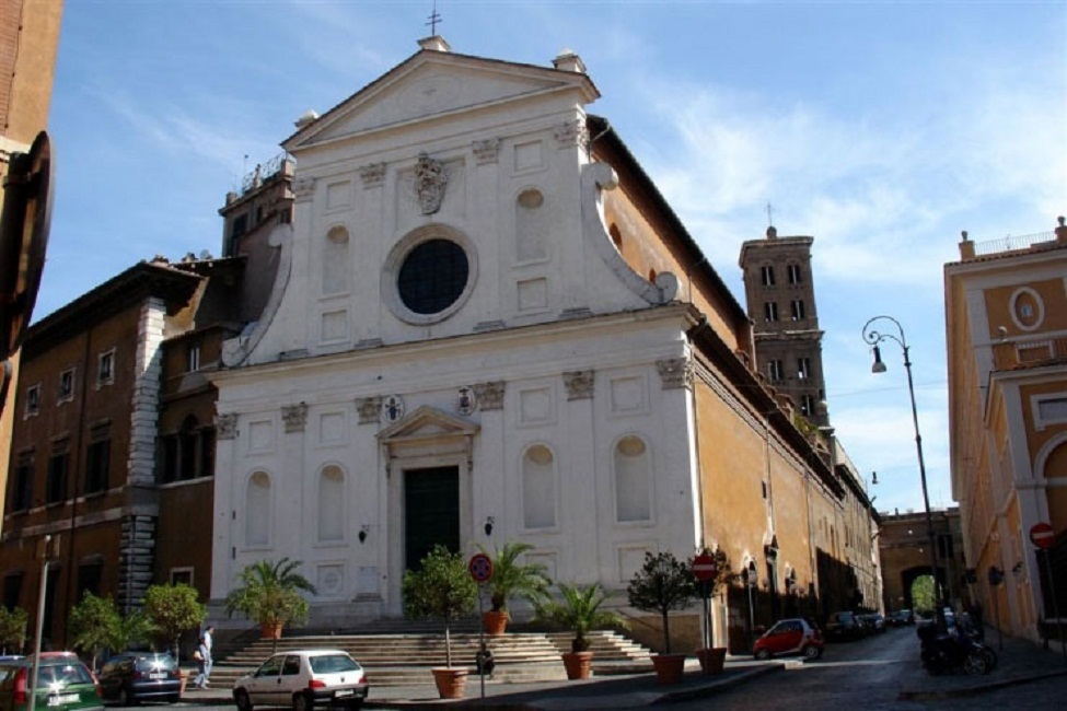 Roma, paura nella chiesa di Santo Spirito in Sassia: polacco sfregia statua e minaccia suora