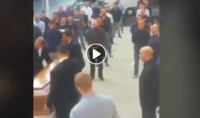 Saluto romano al funerale di Gianpiero Todini e Sassari, video e polemiche su Fb