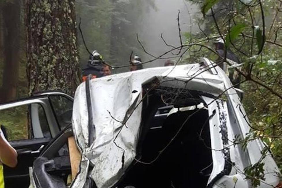 Nova Ponente (Bolzano), auto giù dalla scarpata: salvi mamma, papà e bimba