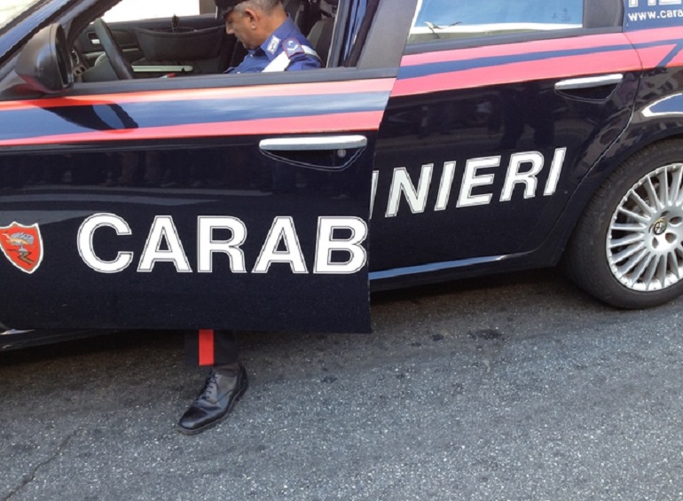 Scarperia (Firenze), il padre che ha ucciso il figlio di un anno con una coltellata. L'avvocato: "Non ricorda nulla"