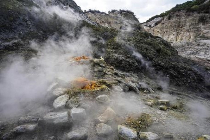 Napoli, sciame sismico tra Agnano e la Solfatara: gente in strada