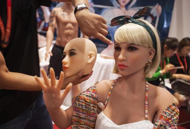 Torino, casa di appuntamenti con bambole di silicone: oggi apertura, 80 euro mezz'ora