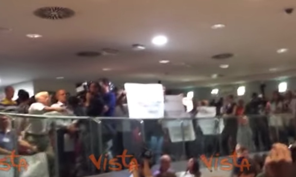 Ponte Morandi, sfollati in Consiglio regionale: "Prima noi poi l'Ansaldo" VIDEO