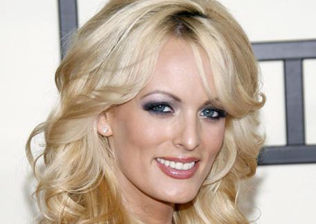 Stormy Daniels: "Trump ha un pene piccolo come un fungo"