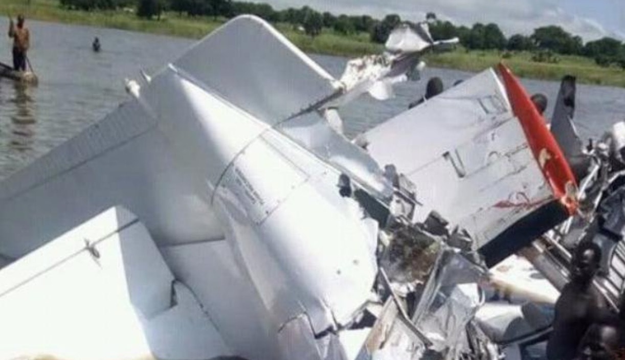 Sud Sudan, aereo precipita in un lago: 21 morti. Grave un medico italiano