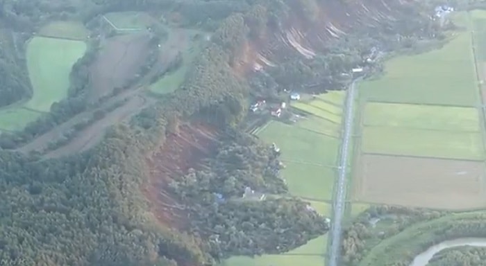 Terremoto Giappone, scossa magnitudo 6,6 colpisce isola Hokkaido: frana travolge case VIDEO