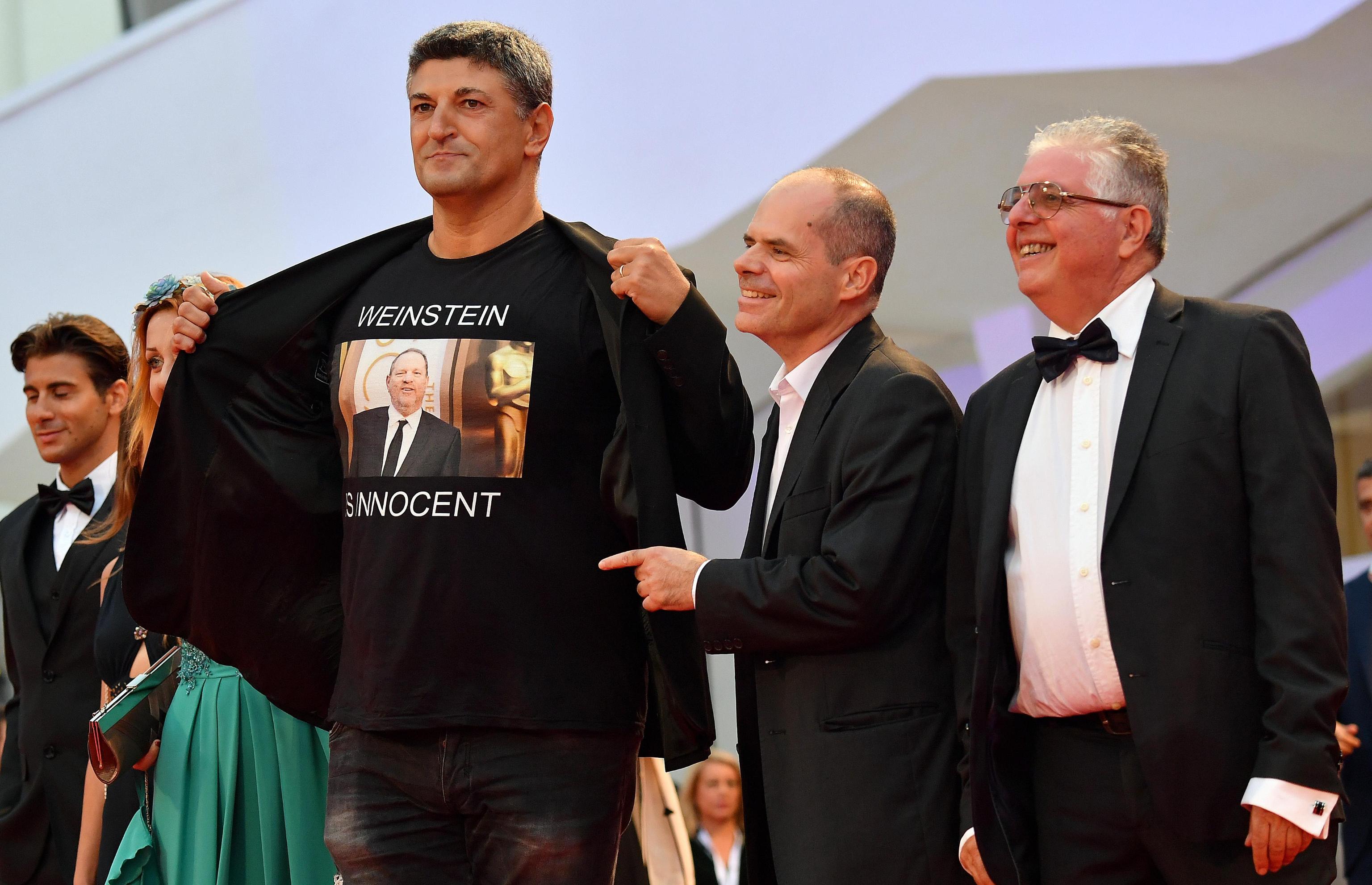 Venezia 2018, Luciano Silighini Garagnani con la t-shirt "Weinstein è innocente" FOTO