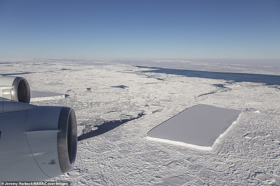Antartide, emerge un altro iceberg tabulare: la FOTO della NASA