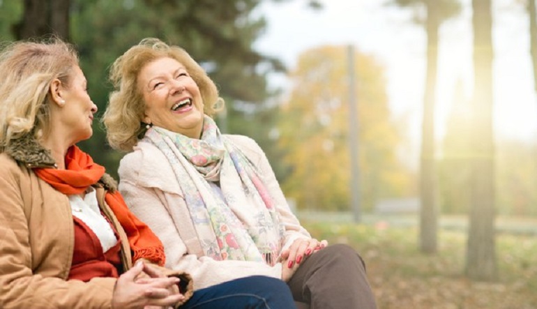 Over 65, la dieta consigliata? Panna nel caffè, dolci e cibo fritto (foto Ansa)