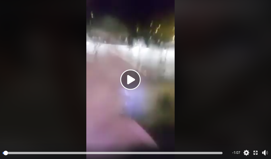Autobus sommerso dall'acqua a Roma con passeggeri increduli IL VIDEO (preso da Facebook di Nello Orilia)