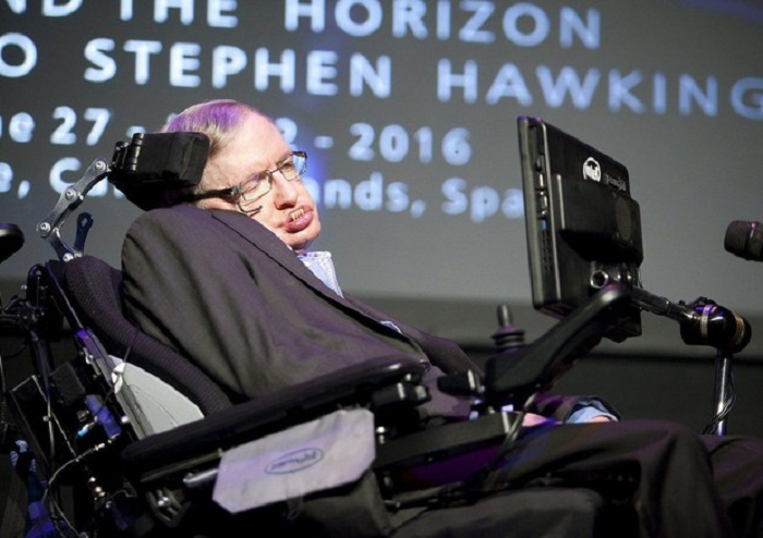 Stephen Hawking su esistenza di Dio e degli alieni