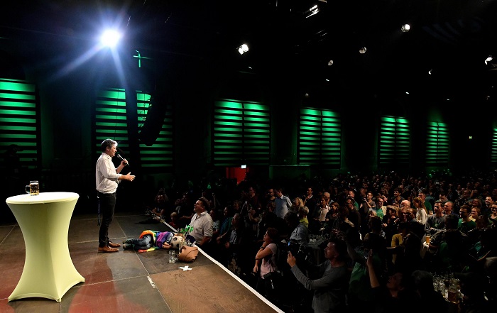 Baviera, crollano Merkel e alleati. Salvini esulta: "Arrivederci"