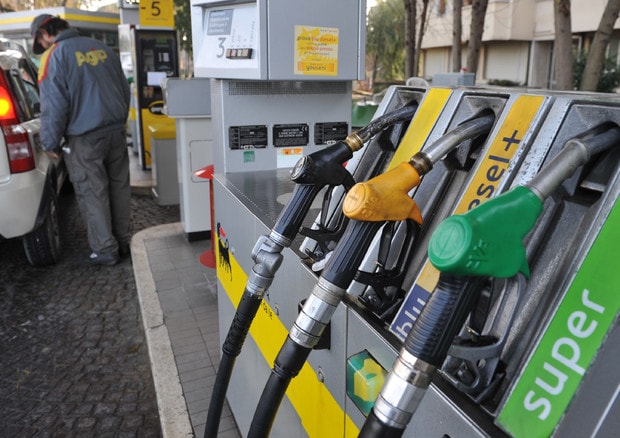 Carburanti: nuove sigle e simboli per benzina, diesel e metano