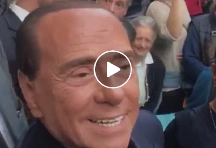 Silvio Berlusconi, nuova battuta: "More o bionde? Basta che la diano" VIDEO