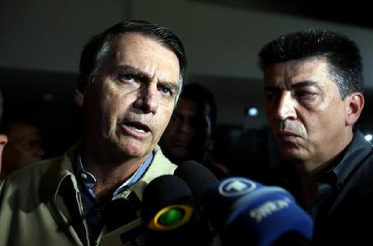 Jair Bolsonaro e lo scandalo WhatsApp: le campagne delle aziende che lo appoggiano (foto Ansa)