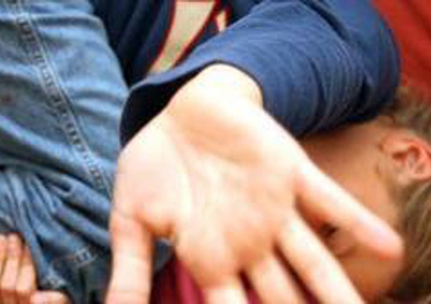 Bullismo a Sant'Anastasia (Napoli): malata di tumore picchiata dalla compagna di classe