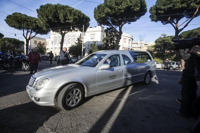 Feltre: carro funebre con salma fermato dai vigili per la revisione scaduta