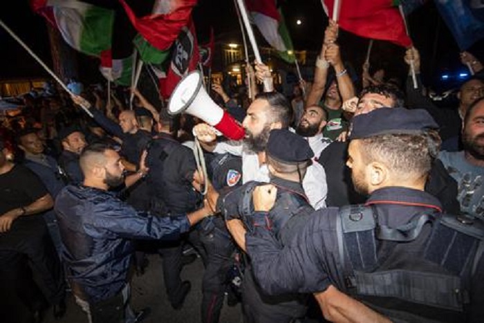 CasaPound e la storia del blitz della Finanza e il mistero sulle parole dei militanti