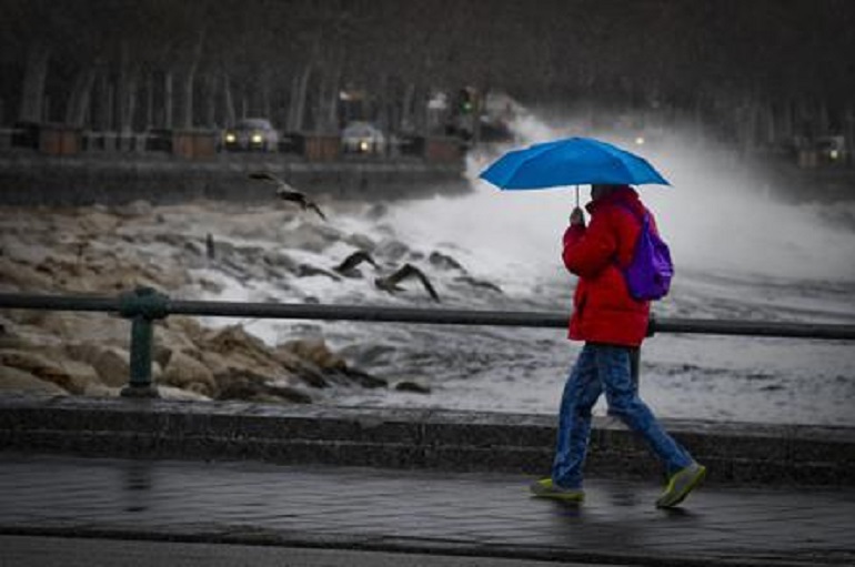 Catanzaro, martedì 23 ottobre scuole chiuse dopo l'allerta meteo (foto d'archivio Ansa)
