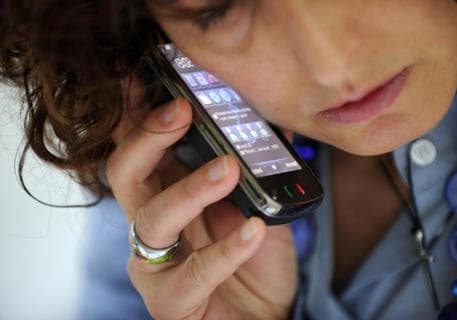 Guasti a clienti Vodafone e Fastweb, e subito arriva la chiamata: "Vuoi passare a Tim"