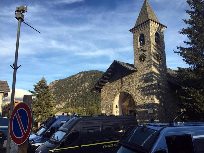 Il Viminale accusa: "La gendarmeria francese accompagna i migranti al confine italiano"