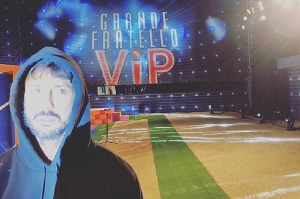 Fabrizio Corona torna alla carica dopo la lite con Ilary Blasi e tira fuori la biografia di Totti