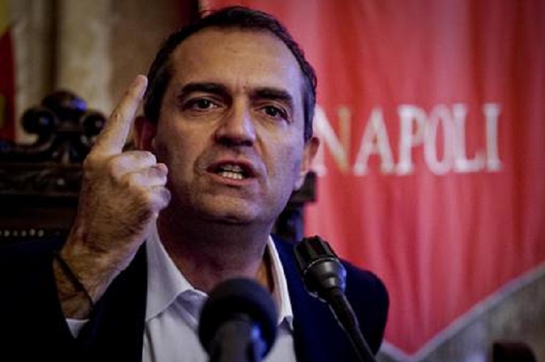 Mimmo Lucano accetta l'invito di de Magistris e va a vivere a Napoli (foto Ansa)