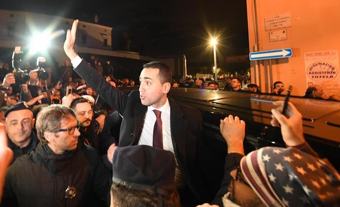Di Maio: "Reddito di cittadinanza dovrà essere speso in Italia" (foto Ansa)