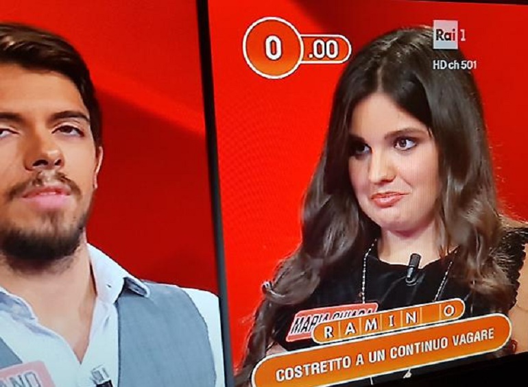 L'Eredità, la nuova gaffe. La domanda: "Costretto a un continuo vagare". E la concorrente...