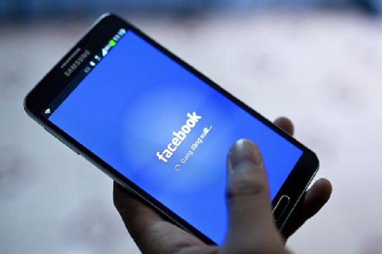 Facebook, multa da 500mila sterline per Cambridge Analytica: "Grave violazione della legge" (foto Ansa)