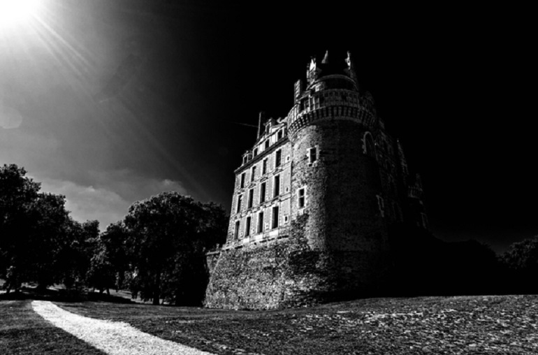 Pool Park, fantasmi e demoni: in vendita l'edificio "più infestato" del Galles (foto d'archivio Ansa)