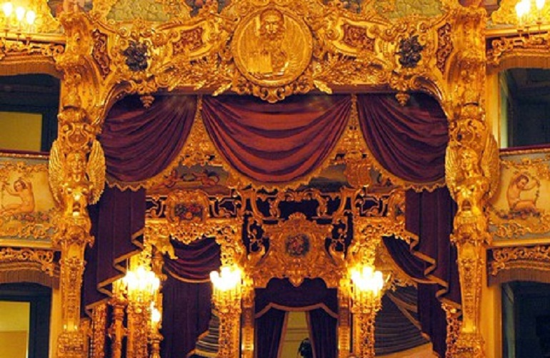 Venezia, principio di incendio al teatro La Fenice: situazione sotto controllo (foto Ansa)