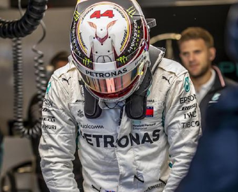 Lewis Hamilton dedica il titolo al nonno morto: "Spero di diventare come lui" (foto Ansa)