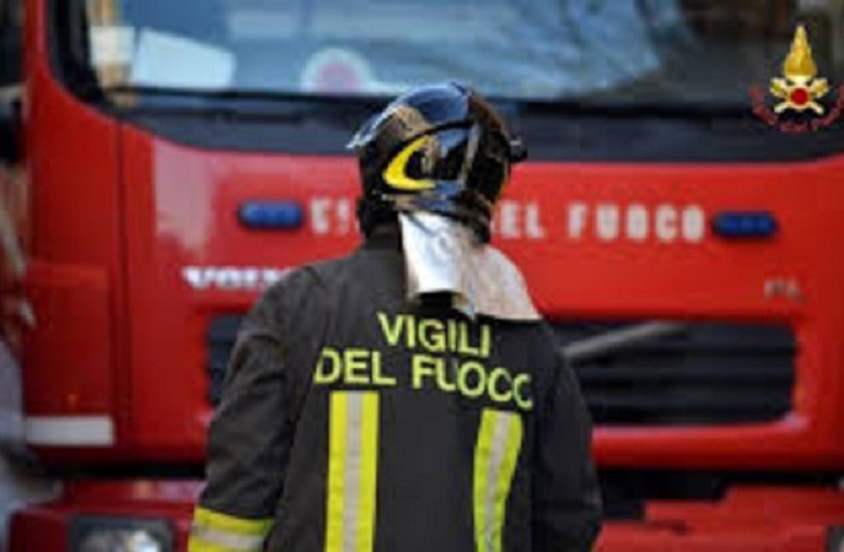 Incendio a Positano, chiuso un tratto della strada statale 163 "Amalfitana" (foto d'archivio Ansa)