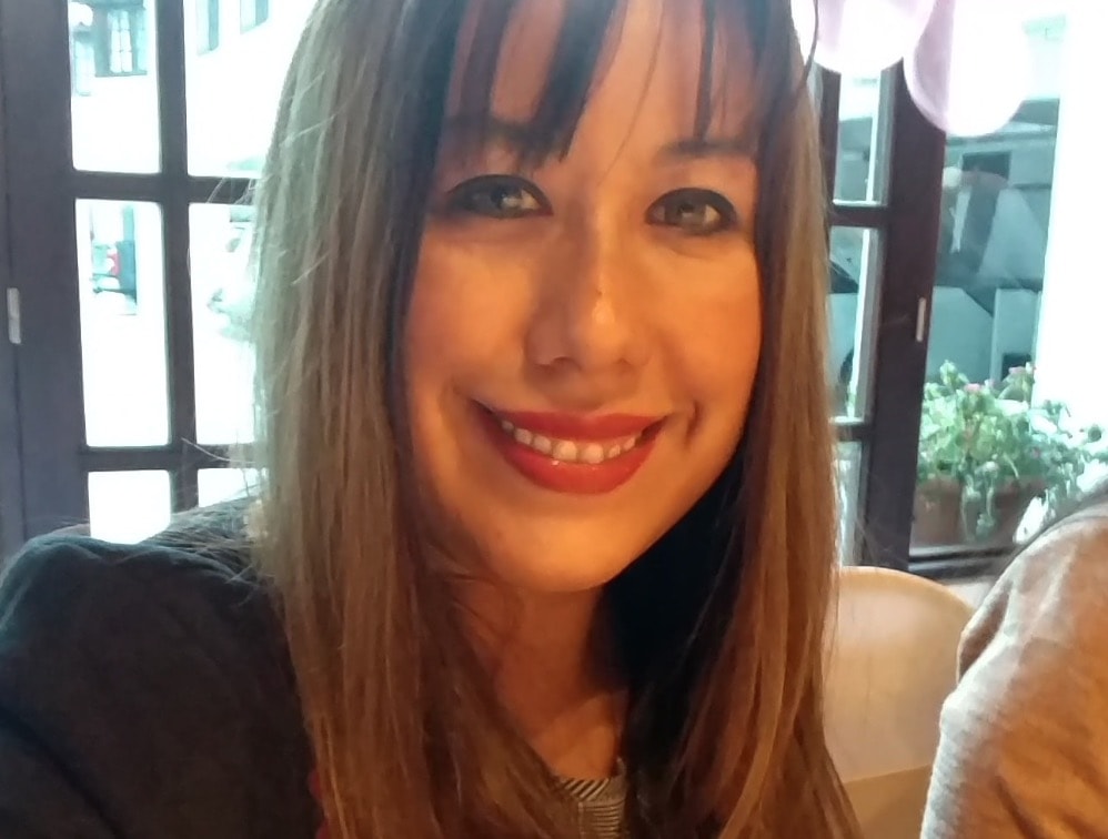 Poliziotto sulla scena del crimine: fotografa donna uccisa e manda le foto su WhatsApp