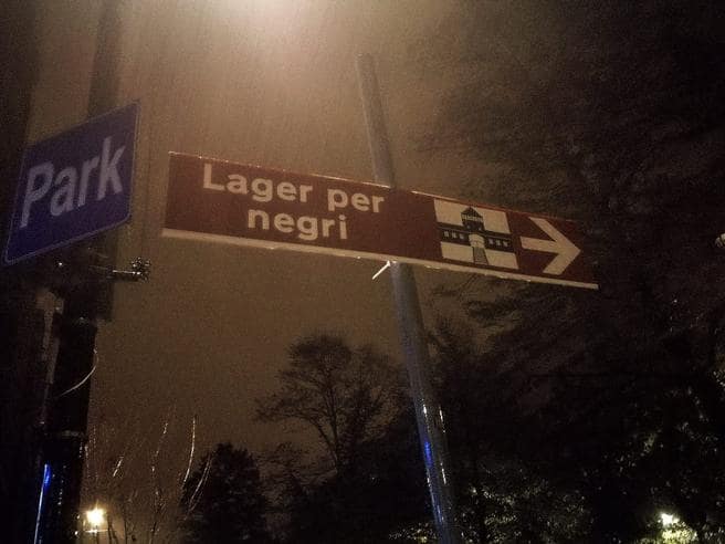 Torino, cartello stradale choc a San Salvario: "Lager per negri"