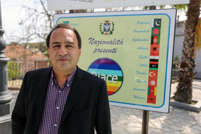 Domenico Lucano, il giudice: "Combinava matrimoni finti. Ma non s'è messo in tasca un centesimo"