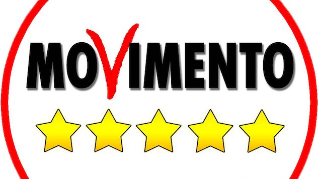 Movimento 5 Stelle, simbolo concesso a Casaleggio. Rousseau lo usa per vendere i gadget M5S
