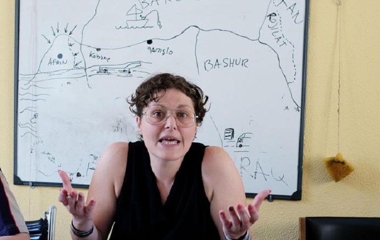 Flavia Lavinia Cassaro, hashish e cocaina nella casa della maestra che insultò la polizia al corteo (foto Ansa)