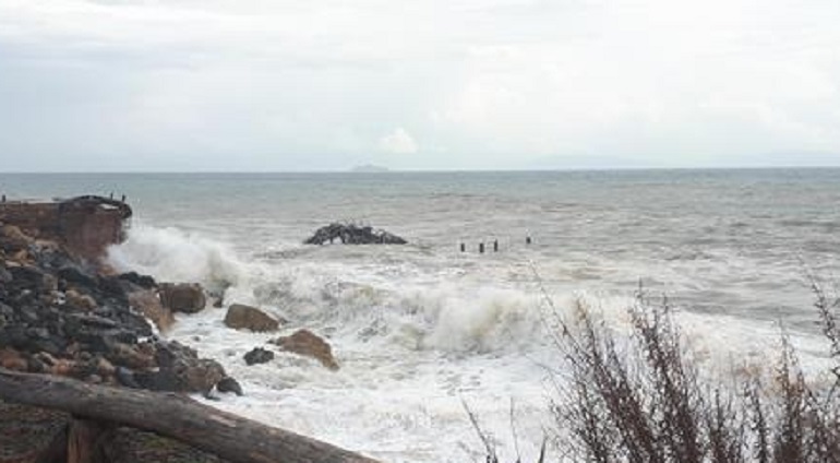 Maltempo Liguria, porti chiusi. 22mila utenze senza energia elettrica (foto Ansa)