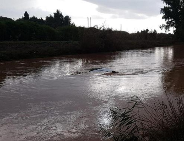 Maltempo Sardegna, trovato il corpo della donna dispersa. Era in auto col marito quando è stata travolta dall'acqua (foto Ansa)