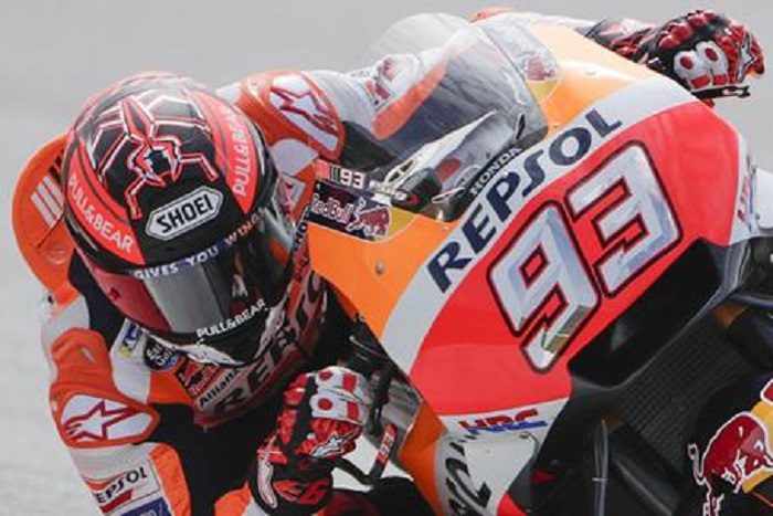 MotoGp, Marquez campione. Dovizioso scivola e si arrende al penultimo giro