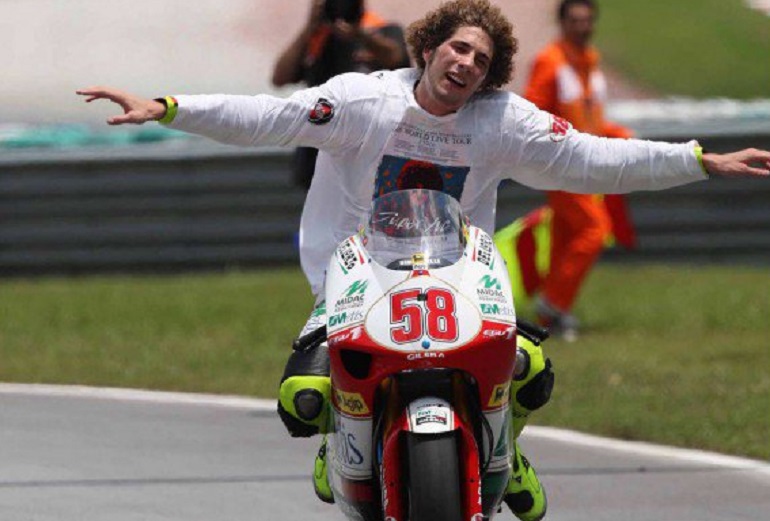 Marco Simoncelli, sette anni dalla morte del "Sic". Il ricordo del padre: "La gente non lo dimentica" (foto Ansa)
