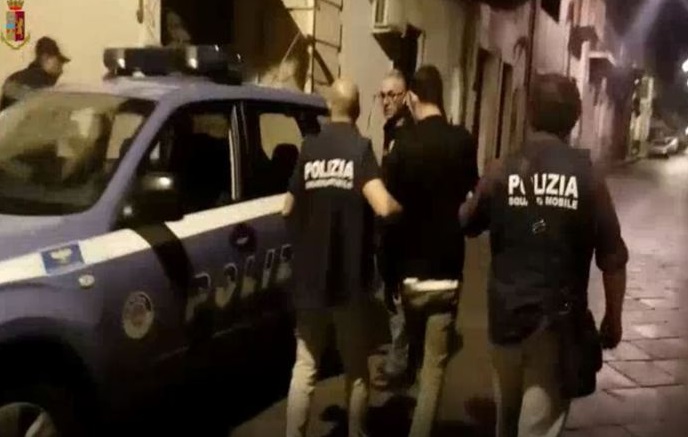 Catania, coltivazione di marijuana illegale: tra gli arrestati due poliziotti e un carabiniere (foto Ansa)